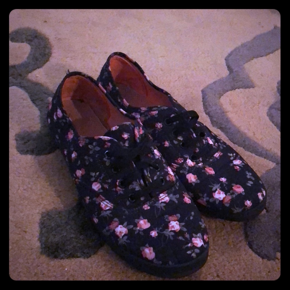 Floral print shoes